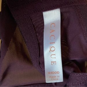 Purple bra, pet and smoke free home